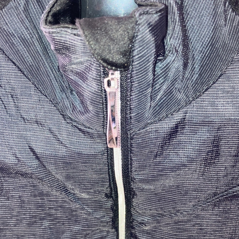 Women's Black Quilted Vest - Picture 4 of 4